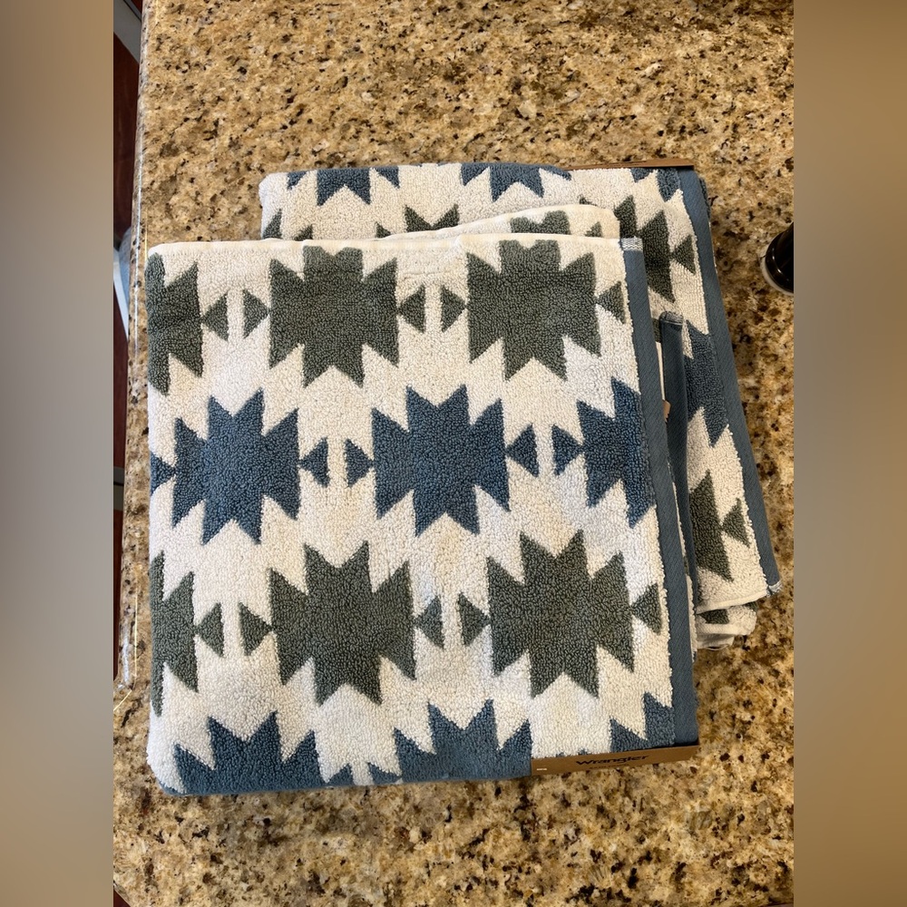 Set of 2 Wrangler Blue and Green  Pattern Bath Towels